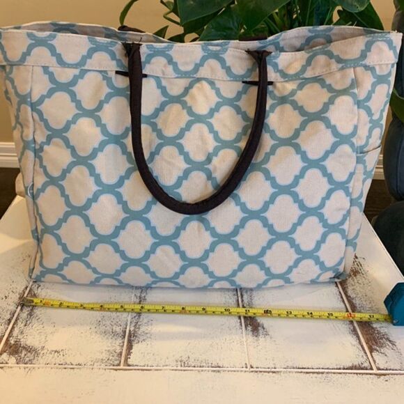 Lulu Dharma Canvas Tote - Picture 1 of 4